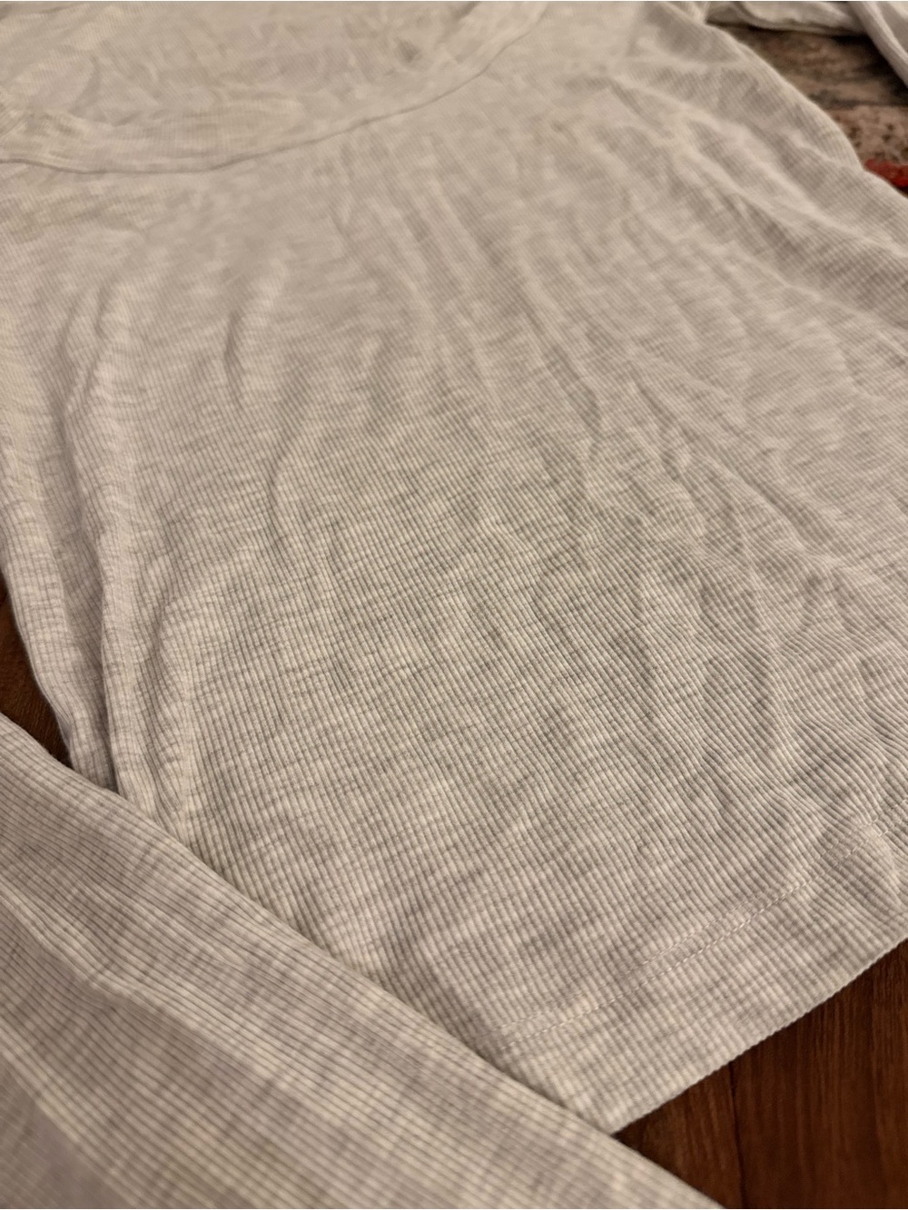 Vuori Heather Light Gray Scoop Neck Long Sleeve Tee - Picture 2 of 3